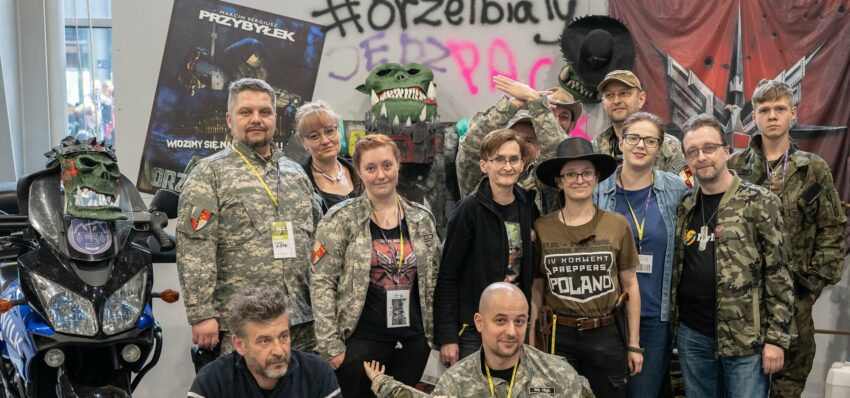 Grupa nielegalnych konwnetowiczów. Pyrkon, by Odłamki Chaosu, IK@2019