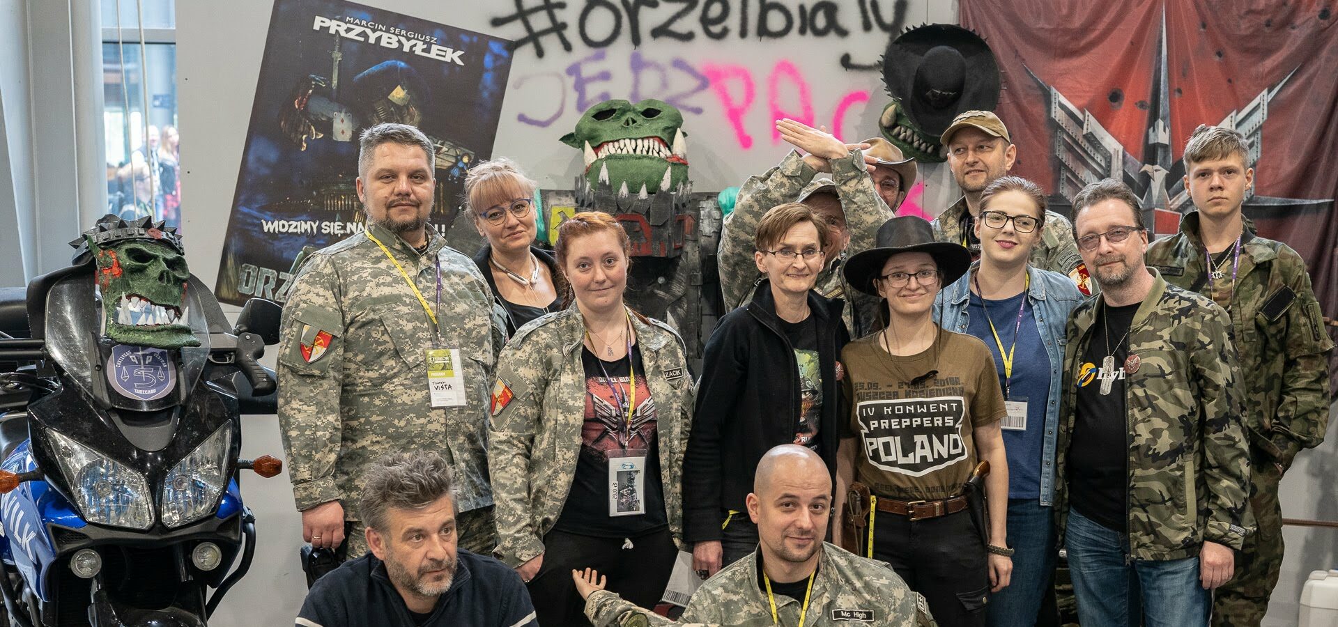 Grupa nielegalnych konwnetowiczów. Pyrkon, by Odłamki Chaosu, IK@2019